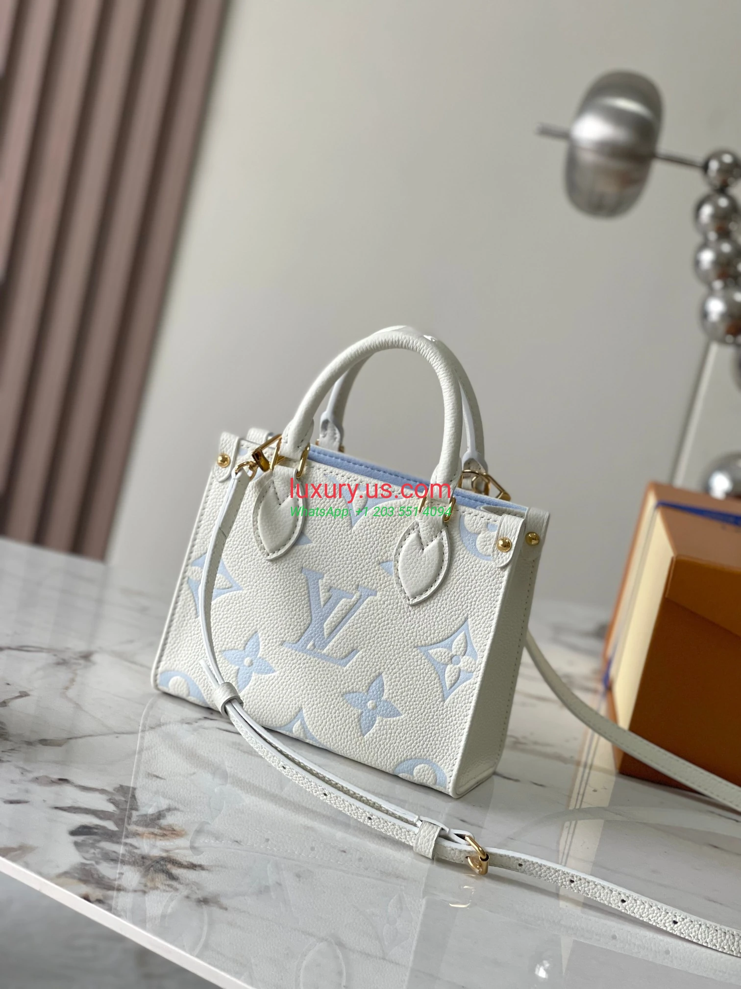 LOUISVUITTON OnTheGo M47054 Blue 18x15x8.5 cm - Replica Bag high-quality replicas, exquisite design, perfect details. LOUISVUITTON OnTheGo M47054 Blue 18x15x8.5 cm - Replica Bag high-quality replicas, exquisite design, perfect details.
