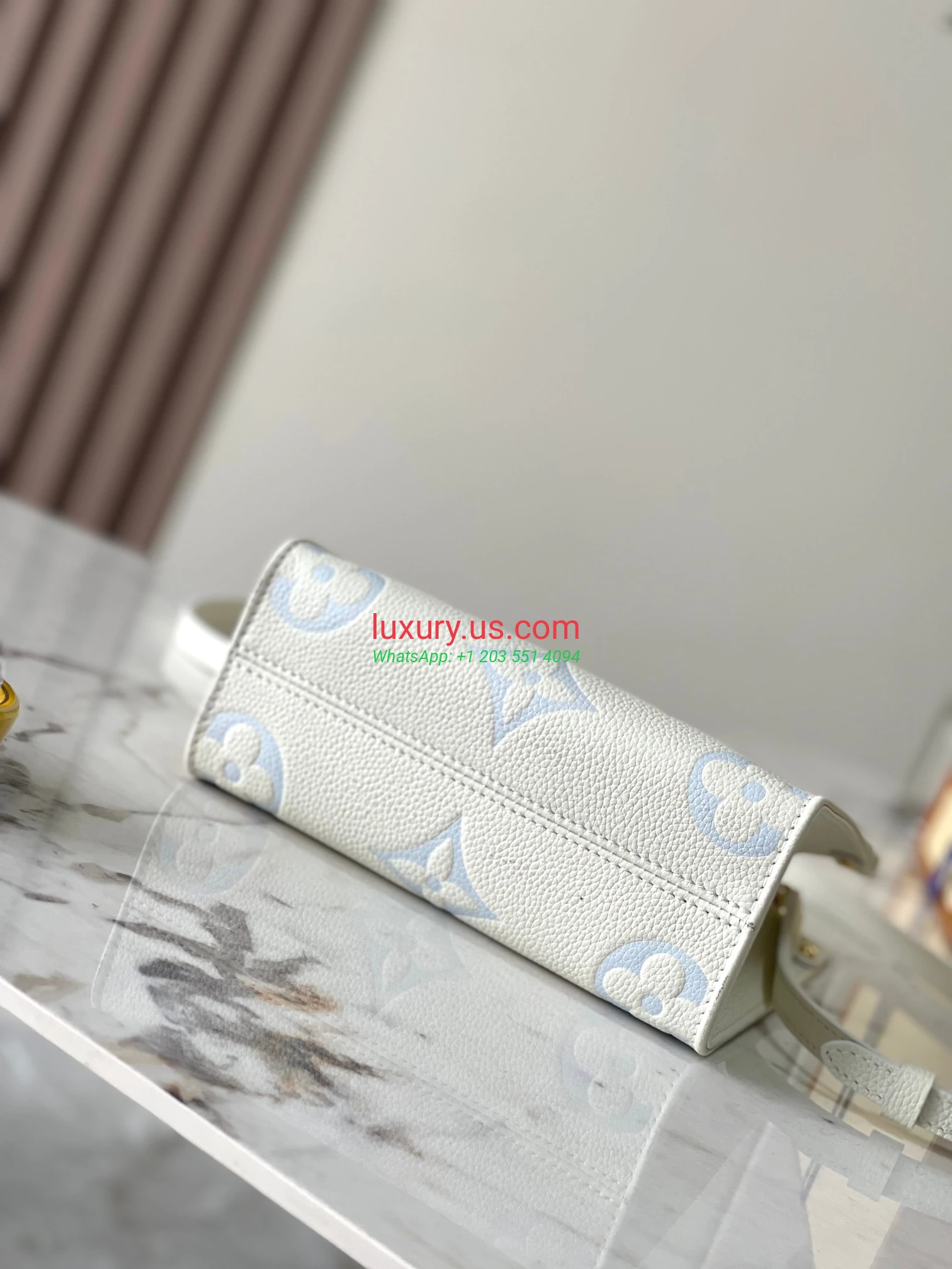 LOUISVUITTON OnTheGo M47054 Blue 18x15x8.5 cm - Replica Bag high-quality replicas, exquisite design, perfect details. LOUISVUITTON OnTheGo M47054 Blue 18x15x8.5 cm - Replica Bag high-quality replicas, exquisite design, perfect details.