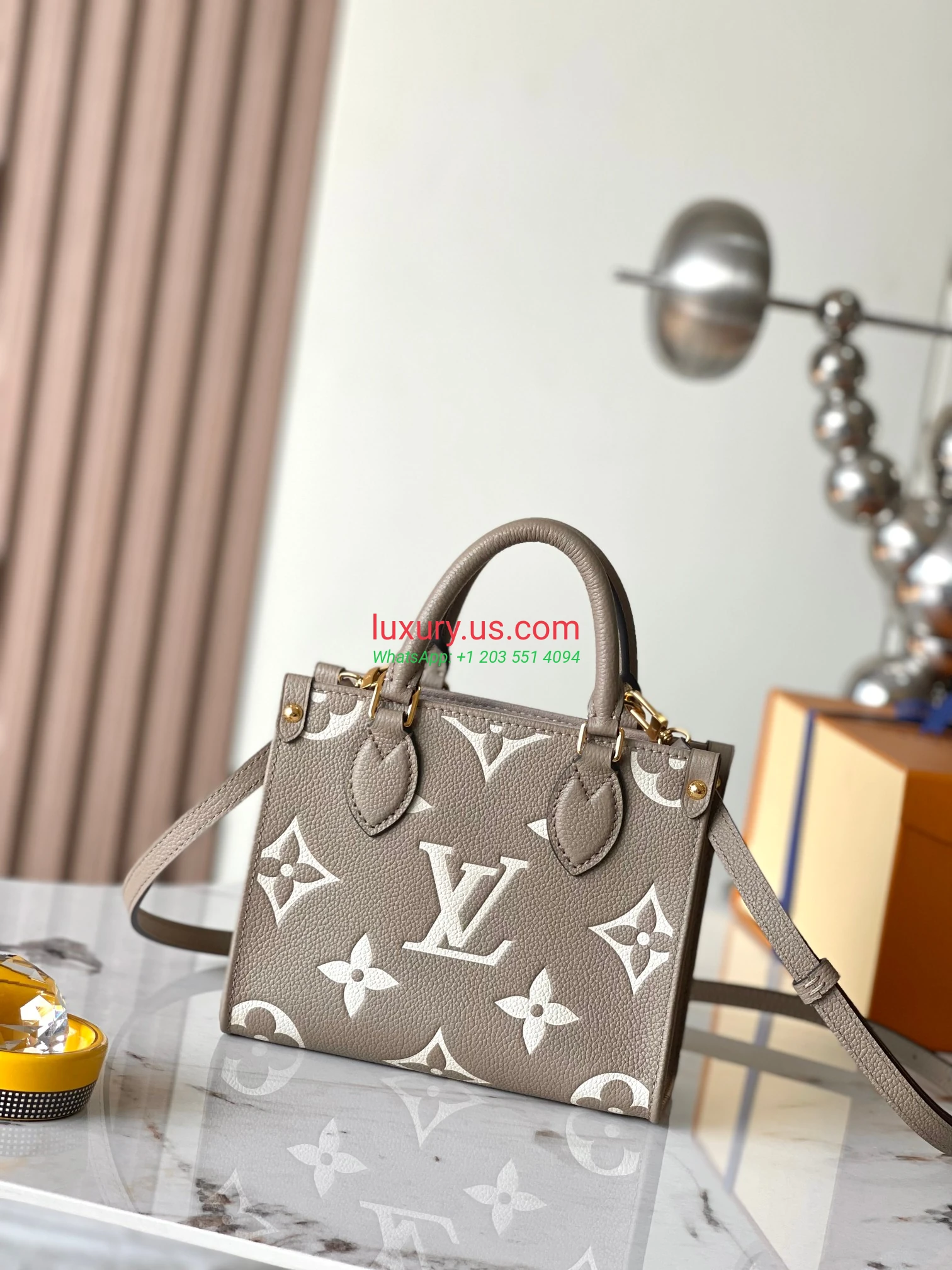 LOUISVUITTON OnTheGo M47054 Brown 18x15x8.5 cm - Replica Bag high-quality replicas, exquisite design, perfect details. LOUISVUITTON OnTheGo M47054 Brown 18x15x8.5 cm - Replica Bag high-quality replicas, exquisite design, perfect details.