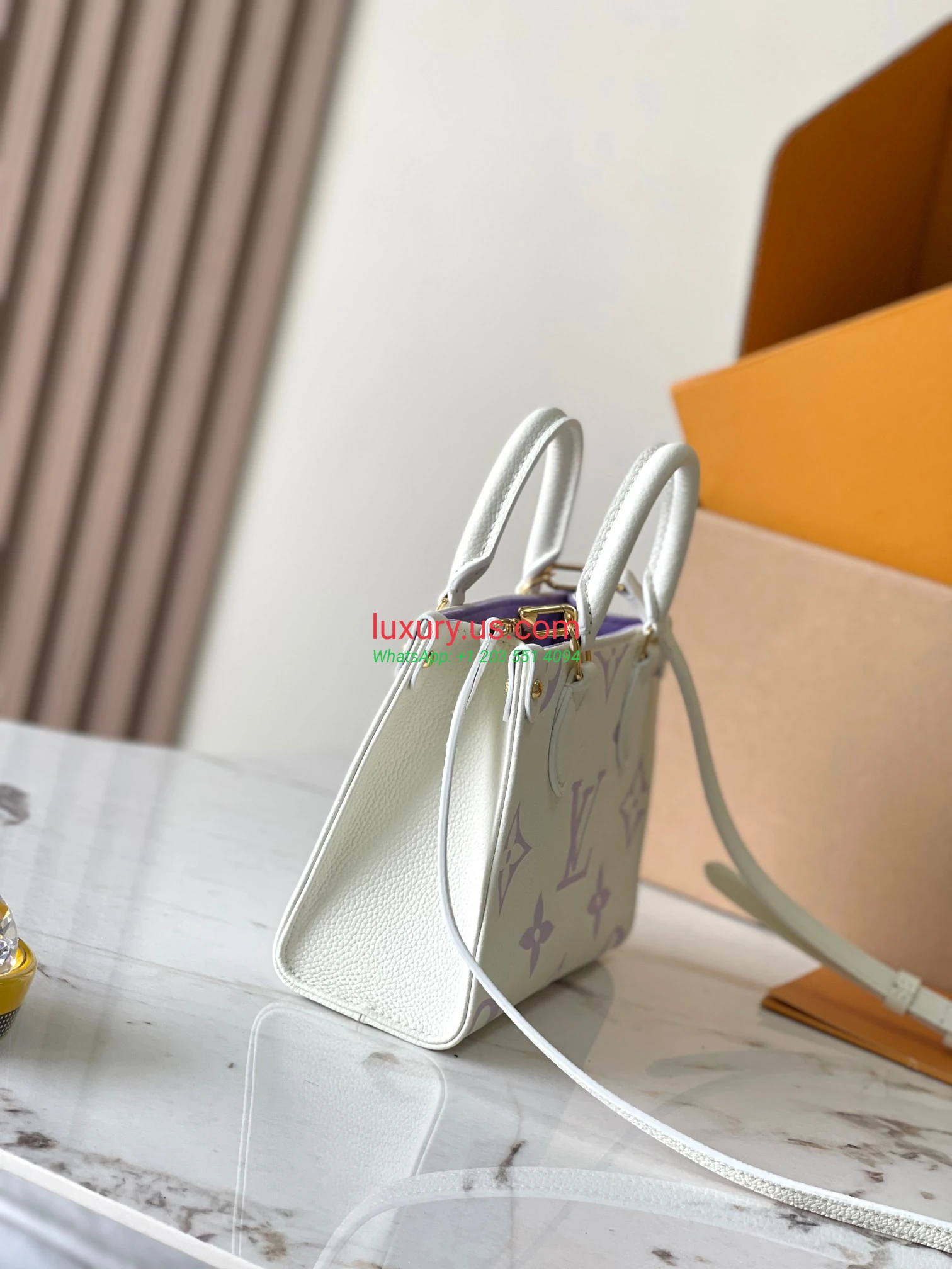 LOUISVUITTON OnTheGo M47054 Purple 18x15x8.5 cm Ice White Purple - Replica Bag high-quality replicas, exquisite design, perfect details. LOUISVUITTON OnTheGo M47054 Purple 18x15x8.5 cm Ice White Purple - Replica Bag high-quality replicas, exquisite design, perfect details.