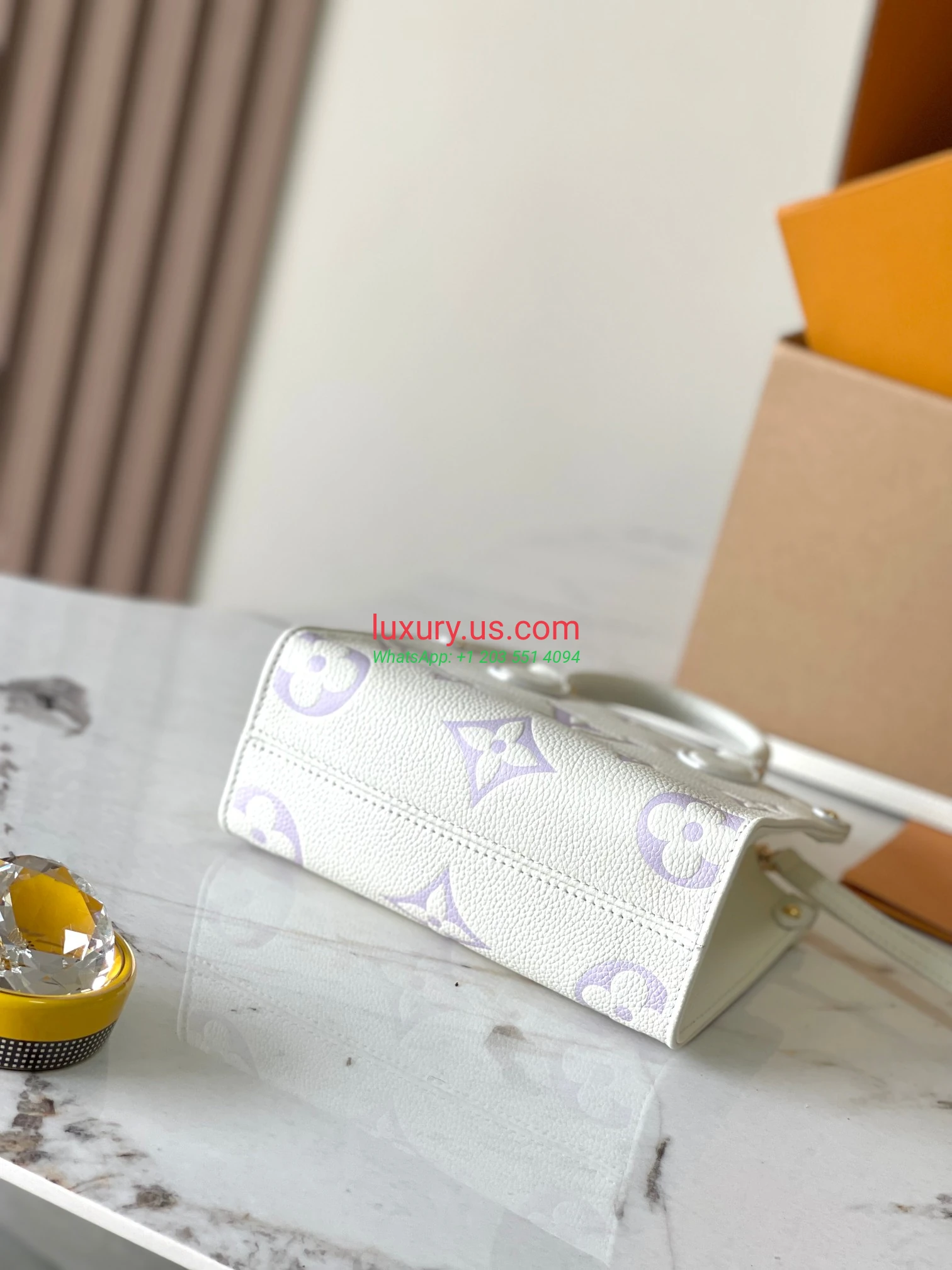 LOUISVUITTON OnTheGo M47054 Purple 18x15x8.5 cm Ice White Purple - Replica Bag high-quality replicas, exquisite design, perfect details. LOUISVUITTON OnTheGo M47054 Purple 18x15x8.5 cm Ice White Purple - Replica Bag high-quality replicas, exquisite design, perfect details.