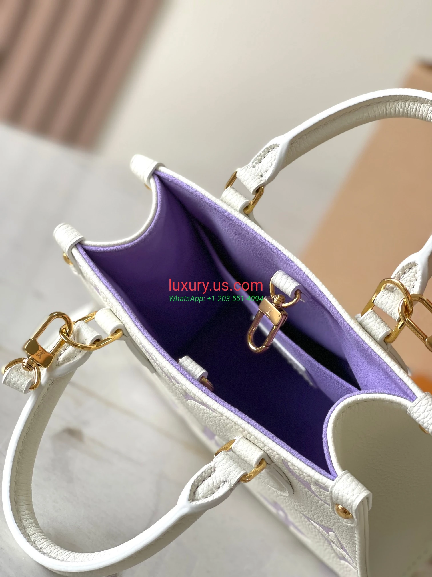LOUISVUITTON OnTheGo M47054 Purple 18x15x8.5 cm Ice White Purple - Replica Bag high-quality replicas, exquisite design, perfect details. LOUISVUITTON OnTheGo M47054 Purple 18x15x8.5 cm Ice White Purple - Replica Bag high-quality replicas, exquisite design, perfect details.