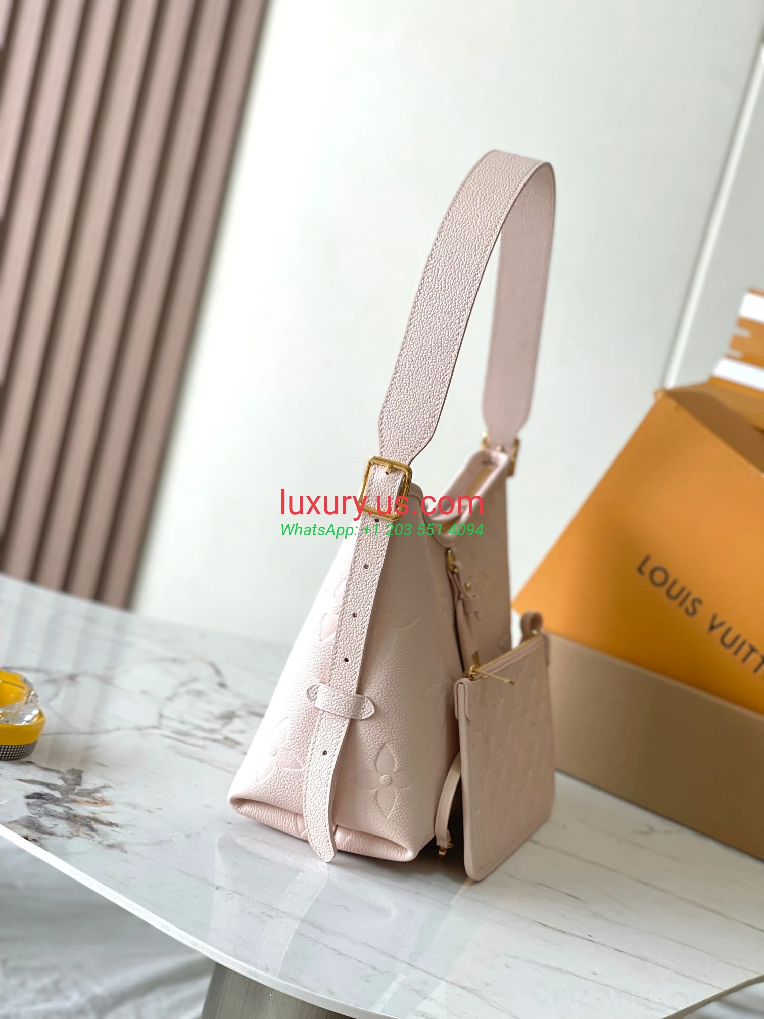 LOUISVUITTON CarryAll M47082 29x24x12 cm Light Pink - Replica Bag high-quality replicas, exquisite design, perfect details. LOUISVUITTON CarryAll M47082 29x24x12 cm Light Pink - Replica Bag high-quality replicas, exquisite design, perfect details.
