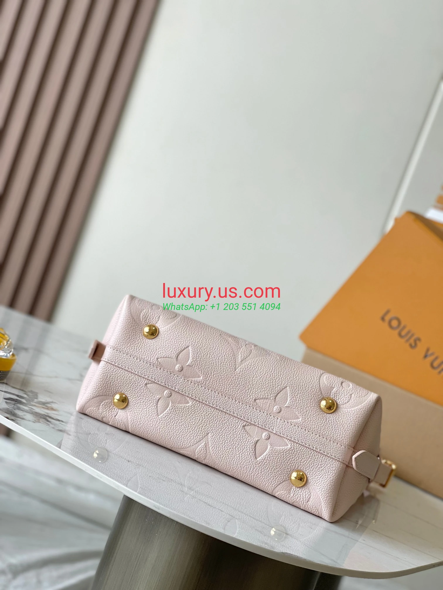 LOUISVUITTON CarryAll M47082 29x24x12 cm Light Pink - Replica Bag high-quality replicas, exquisite design, perfect details. LOUISVUITTON CarryAll M47082 29x24x12 cm Light Pink - Replica Bag high-quality replicas, exquisite design, perfect details.