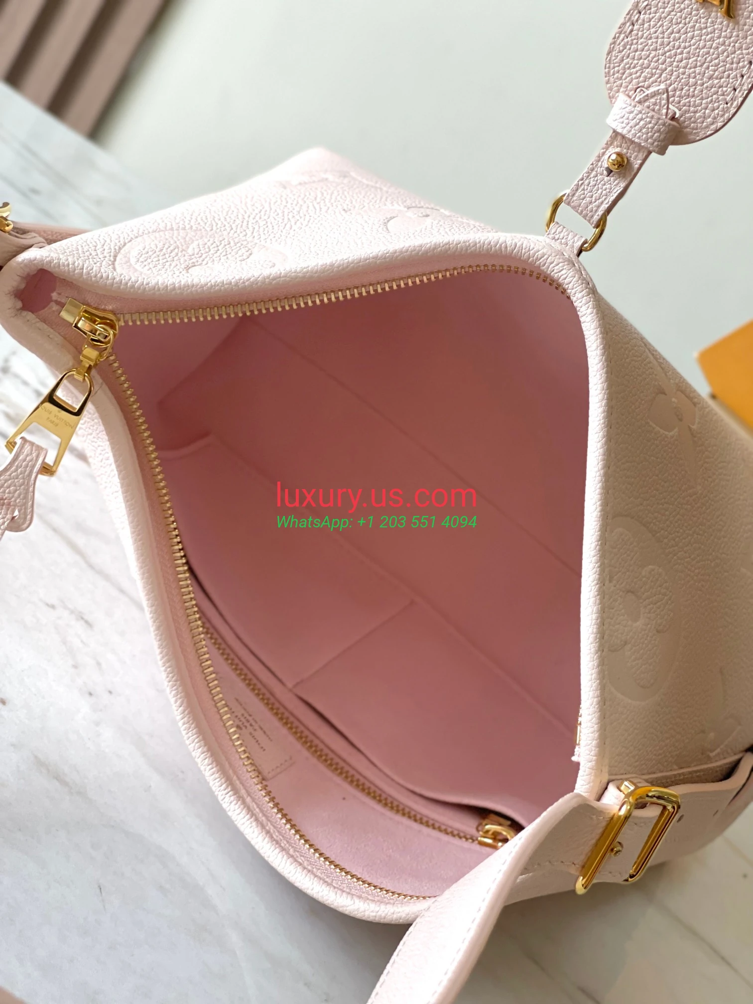 LOUISVUITTON CarryAll M47082 29x24x12 cm Light Pink - Replica Bag high-quality replicas, exquisite design, perfect details. LOUISVUITTON CarryAll M47082 29x24x12 cm Light Pink - Replica Bag high-quality replicas, exquisite design, perfect details.