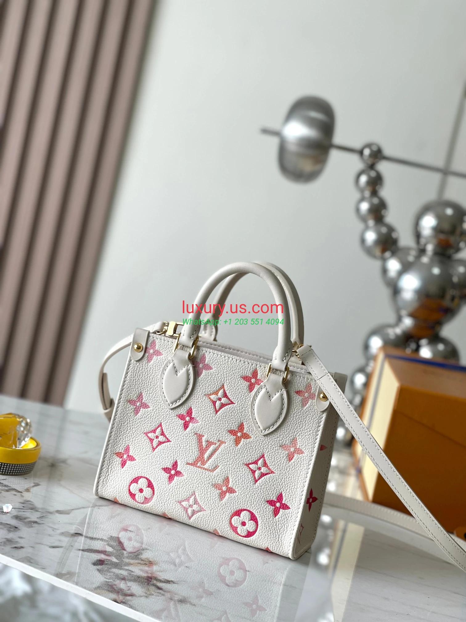 LOUISVUITTON OnTheGo M47115 Pink 18x15x8.5 cm - Replica Bag high-quality replicas, exquisite design, perfect details. LOUISVUITTON OnTheGo M47115 Pink 18x15x8.5 cm - Replica Bag high-quality replicas, exquisite design, perfect details.