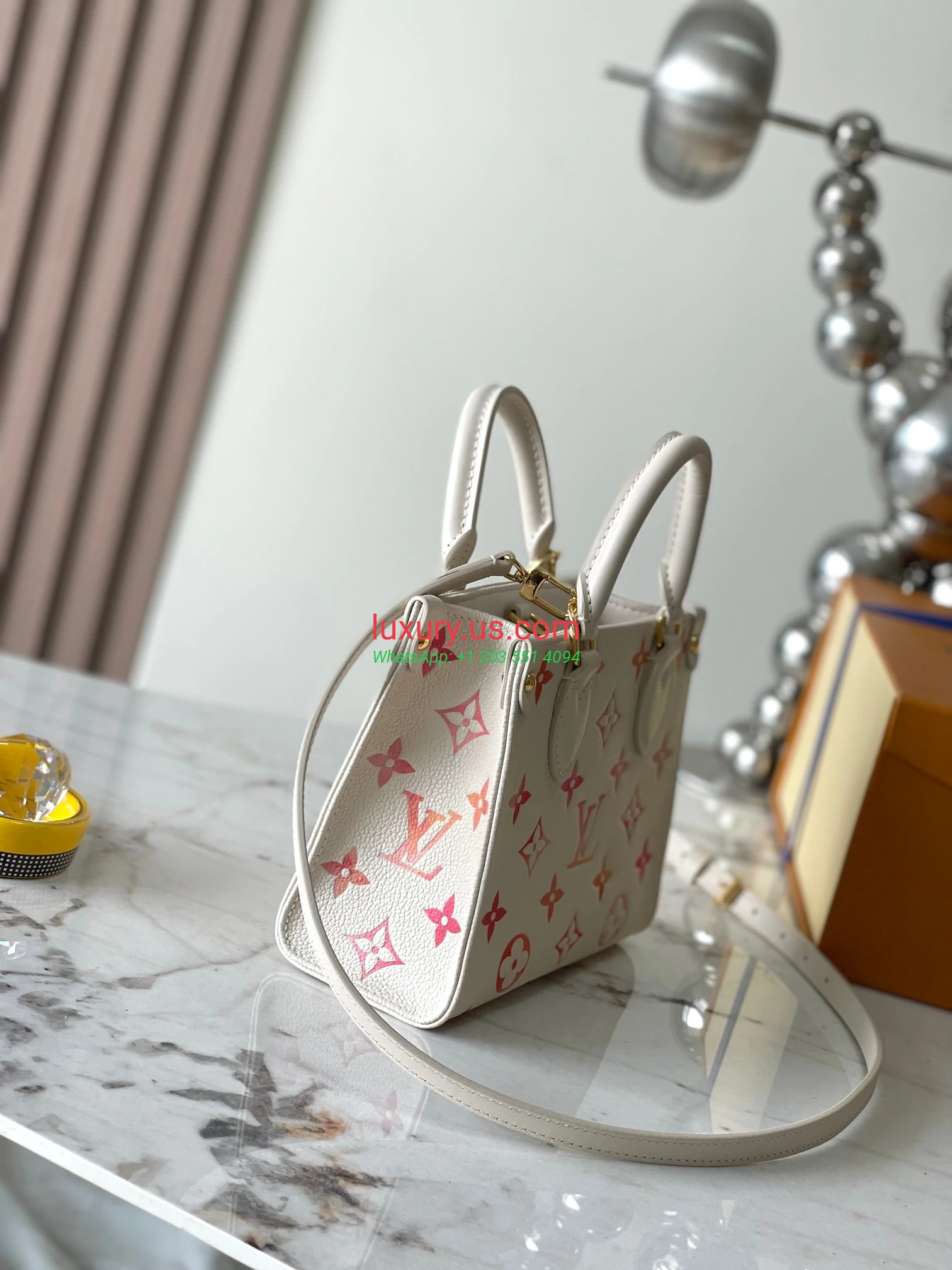 LOUISVUITTON OnTheGo M47115 Pink 18x15x8.5 cm - Replica Bag high-quality replicas, exquisite design, perfect details. LOUISVUITTON OnTheGo M47115 Pink 18x15x8.5 cm - Replica Bag high-quality replicas, exquisite design, perfect details.