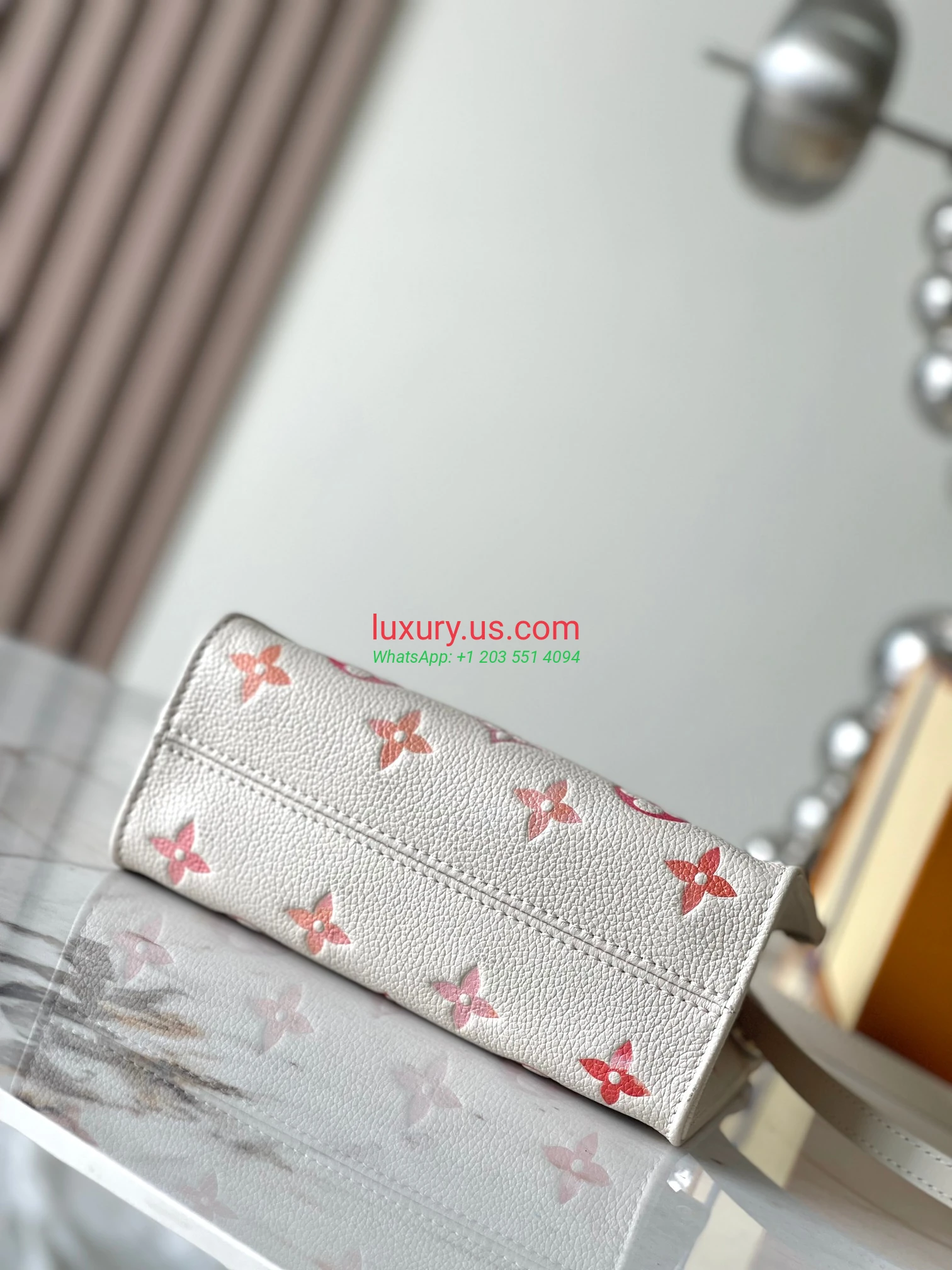 LOUISVUITTON OnTheGo M47115 Pink 18x15x8.5 cm - Replica Bag high-quality replicas, exquisite design, perfect details. LOUISVUITTON OnTheGo M47115 Pink 18x15x8.5 cm - Replica Bag high-quality replicas, exquisite design, perfect details.