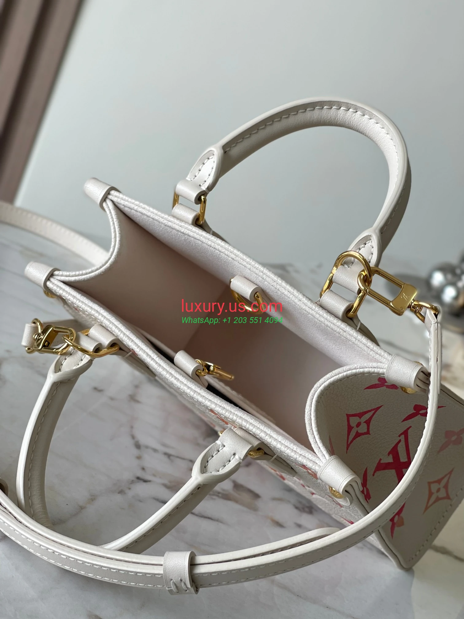 LOUISVUITTON OnTheGo M47115 Pink 18x15x8.5 cm - Replica Bag high-quality replicas, exquisite design, perfect details. LOUISVUITTON OnTheGo M47115 Pink 18x15x8.5 cm - Replica Bag high-quality replicas, exquisite design, perfect details.
