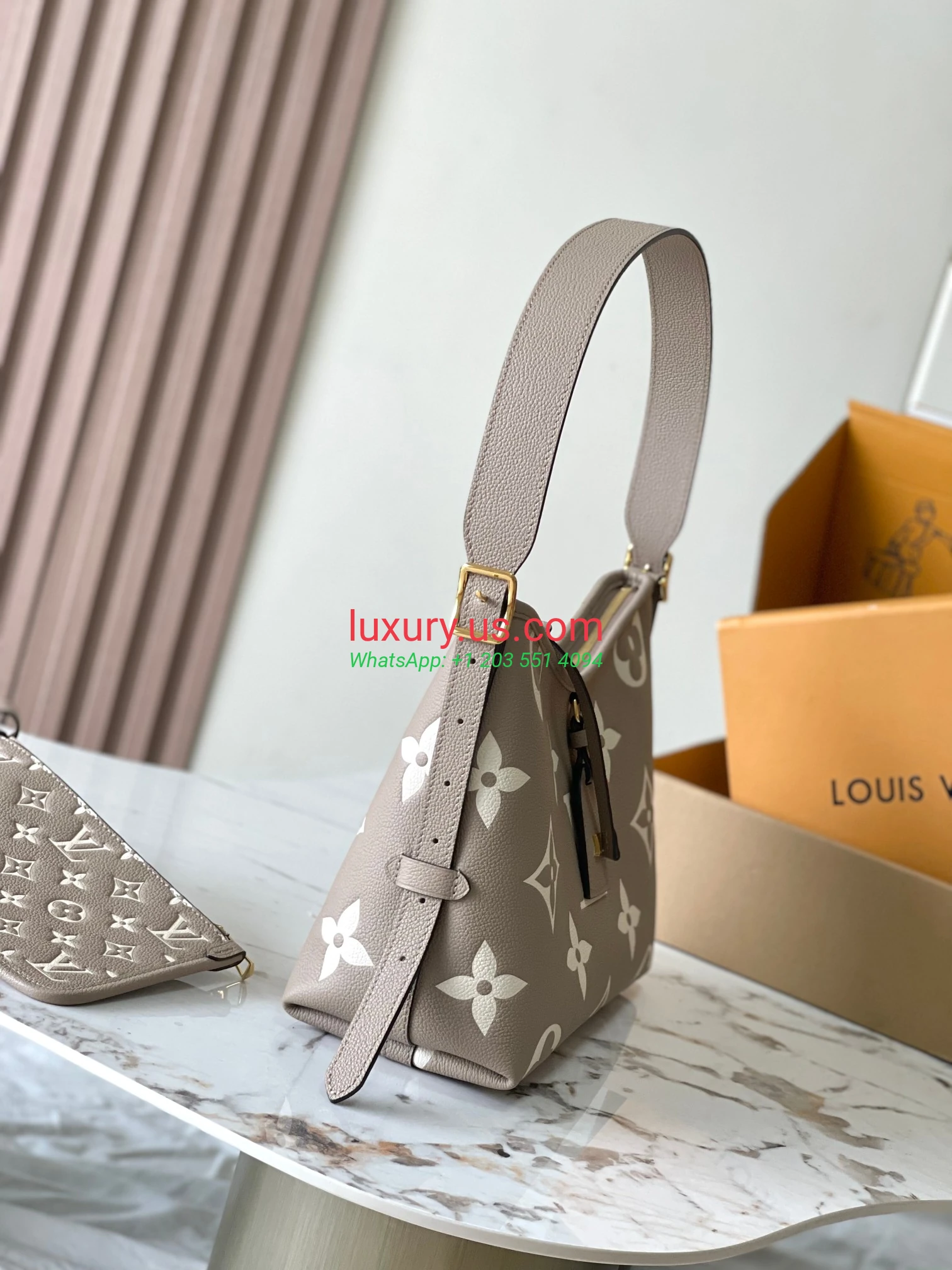 LOUISVUITTON CarryAll M47180 29x24x12 cm Elephant Gray - Replica Bag high-quality replicas, exquisite design, perfect details. LOUISVUITTON CarryAll M47180 29x24x12 cm Elephant Gray - Replica Bag high-quality replicas, exquisite design, perfect details.