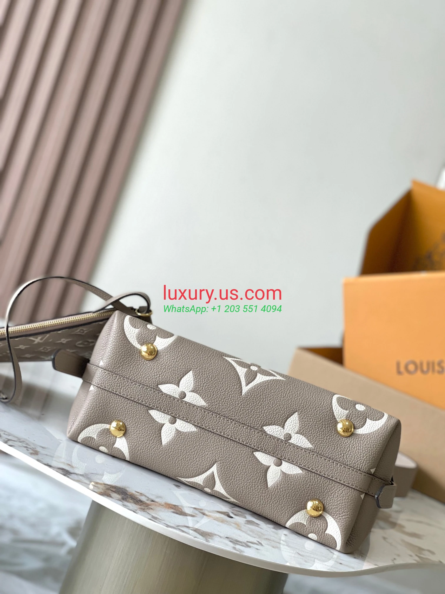 LOUISVUITTON CarryAll M47180 29x24x12 cm Elephant Gray - Replica Bag high-quality replicas, exquisite design, perfect details. LOUISVUITTON CarryAll M47180 29x24x12 cm Elephant Gray - Replica Bag high-quality replicas, exquisite design, perfect details.