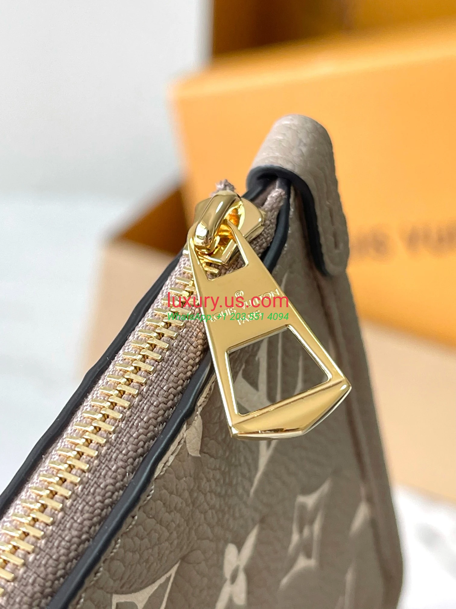 LOUISVUITTON CarryAll M47180 29x24x12 cm Elephant Gray - Replica Bag high-quality replicas, exquisite design, perfect details. LOUISVUITTON CarryAll M47180 29x24x12 cm Elephant Gray - Replica Bag high-quality replicas, exquisite design, perfect details.