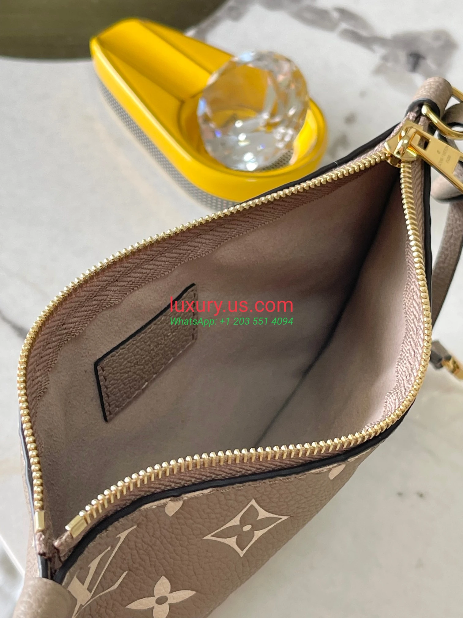LOUISVUITTON CarryAll M47180 29x24x12 cm Elephant Gray - Replica Bag high-quality replicas, exquisite design, perfect details. LOUISVUITTON CarryAll M47180 29x24x12 cm Elephant Gray - Replica Bag high-quality replicas, exquisite design, perfect details.