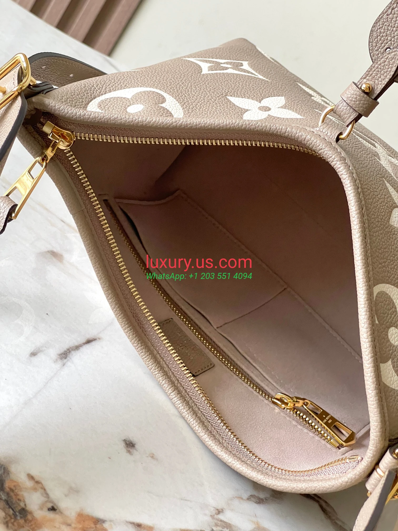 LOUISVUITTON CarryAll M47180 29x24x12 cm Elephant Gray - Replica Bag high-quality replicas, exquisite design, perfect details. LOUISVUITTON CarryAll M47180 29x24x12 cm Elephant Gray - Replica Bag high-quality replicas, exquisite design, perfect details.