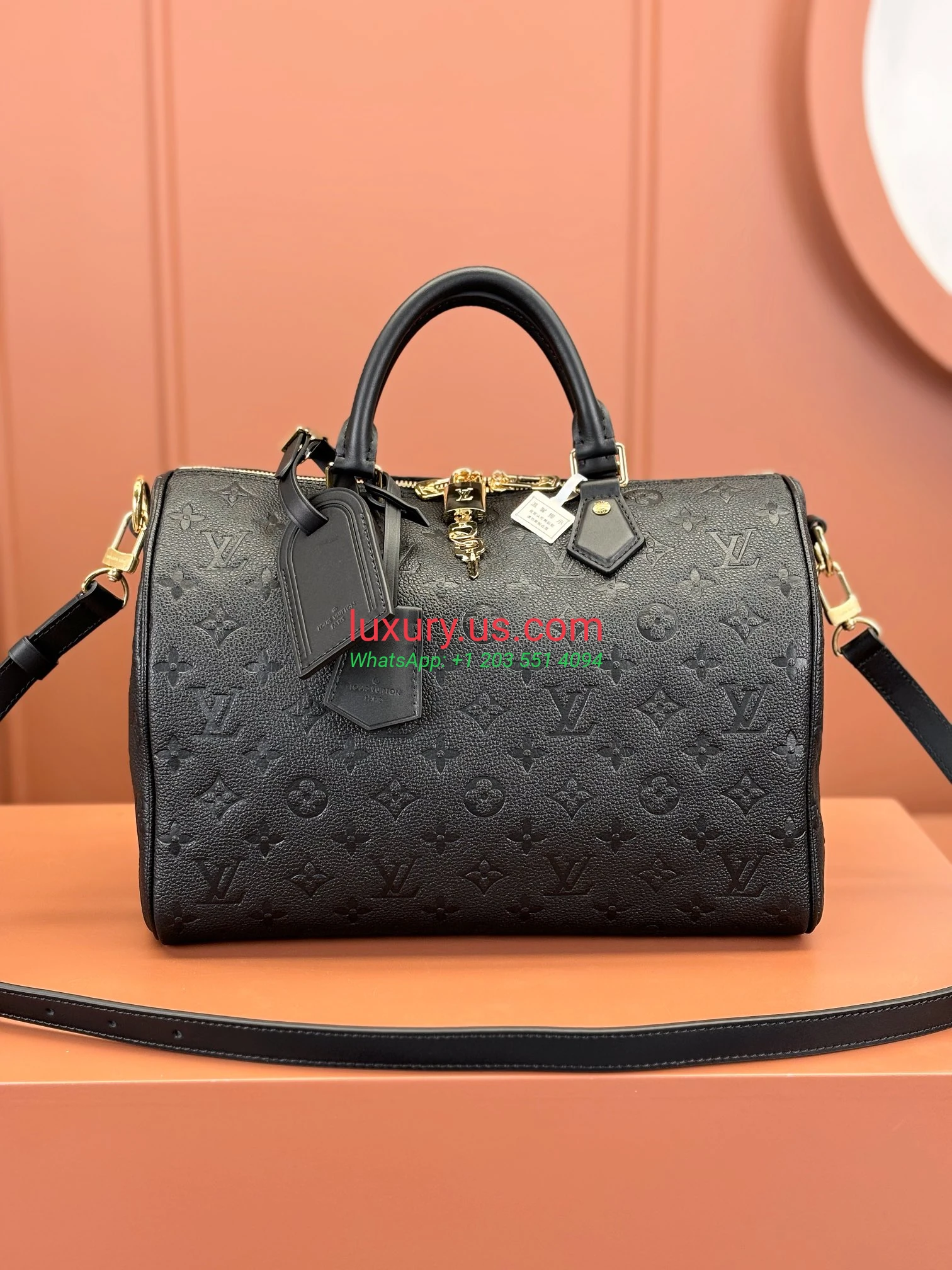 LOUISVUITTON Speedy M47186 30x21x17cm Black - Replica Bag high-quality replicas, exquisite design, perfect details. LOUISVUITTON Speedy M47186 30x21x17cm Black - Replica Bag high-quality replicas, exquisite design, perfect details.