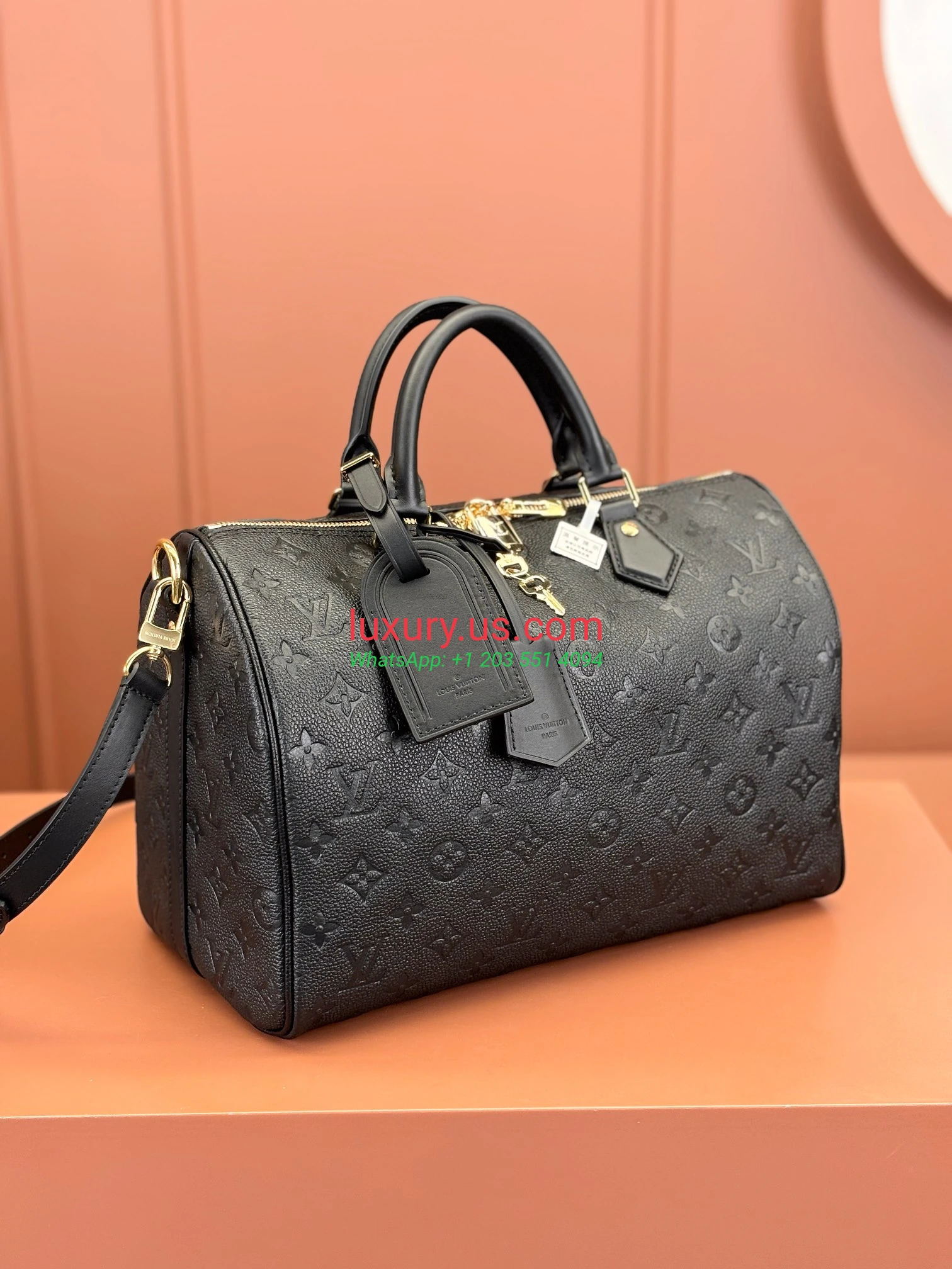 LOUISVUITTON Speedy M47186 30x21x17cm Black - Replica Bag high-quality replicas, exquisite design, perfect details. LOUISVUITTON Speedy M47186 30x21x17cm Black - Replica Bag high-quality replicas, exquisite design, perfect details.