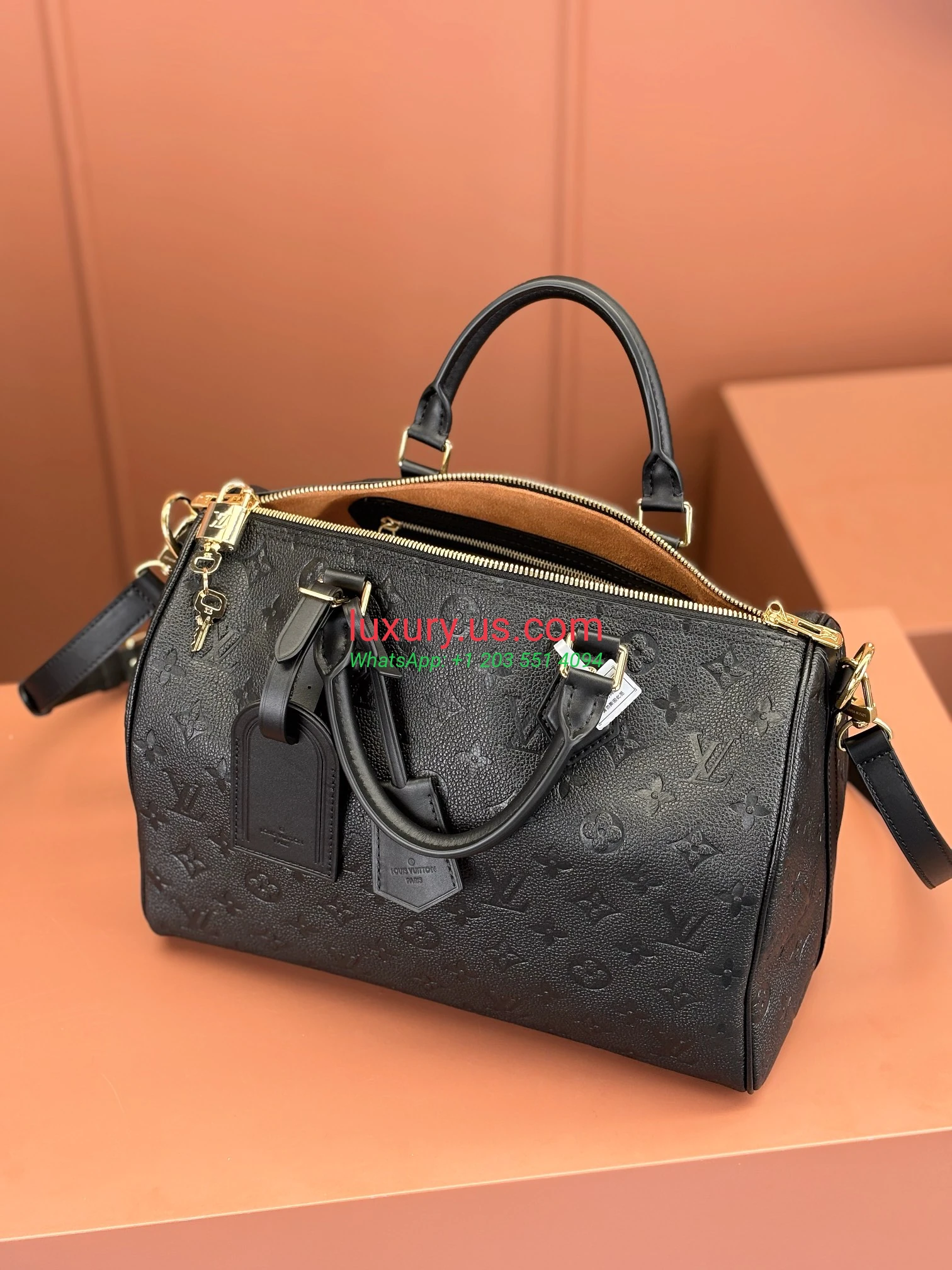 LOUISVUITTON Speedy M47186 30x21x17cm Black - Replica Bag high-quality replicas, exquisite design, perfect details. LOUISVUITTON Speedy M47186 30x21x17cm Black - Replica Bag high-quality replicas, exquisite design, perfect details.