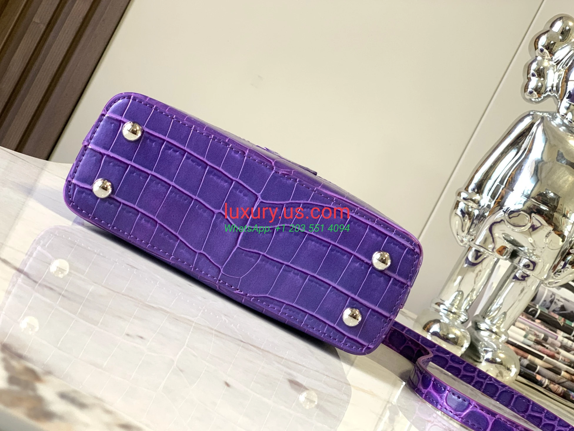 Louis Vuitton Capucines N93429 AmethystShiny 21x14x8 cm Amethyst - Replica Bag high-quality replicas, exquisite design, perfect details. Louis Vuitton Capucines N93429 AmethystShiny 21x14x8 cm Amethyst - Replica Bag high-quality replicas, exquisite design, perfect details.