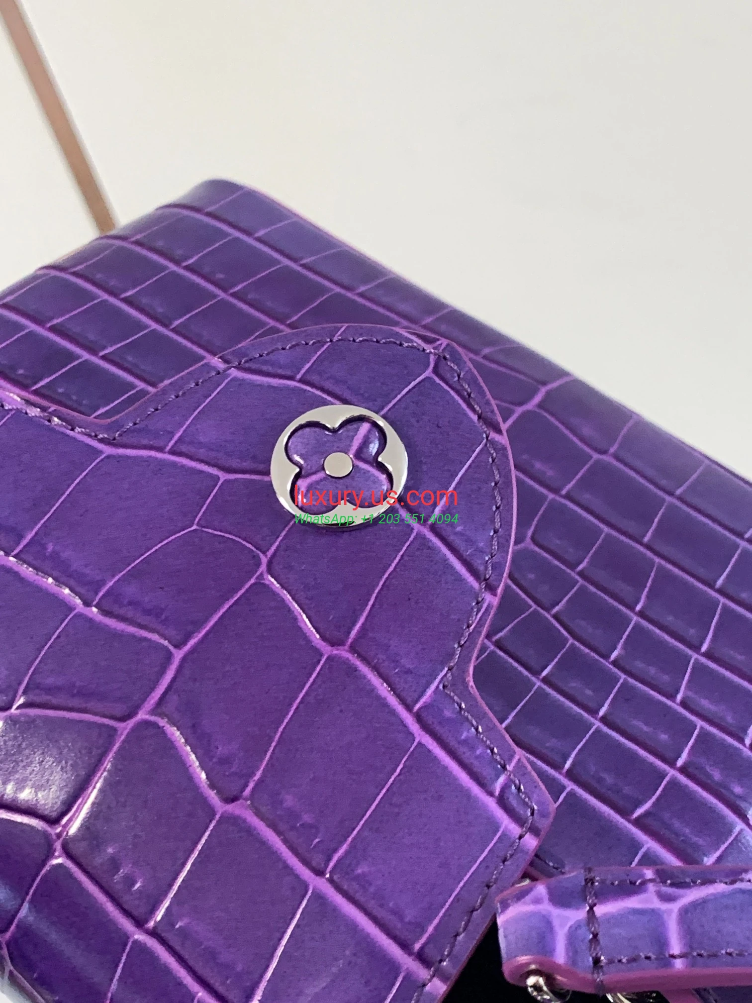 Louis Vuitton Capucines N93429 AmethystShiny 21x14x8 cm Amethyst - Replica Bag high-quality replicas, exquisite design, perfect details. Louis Vuitton Capucines N93429 AmethystShiny 21x14x8 cm Amethyst - Replica Bag high-quality replicas, exquisite design, perfect details.