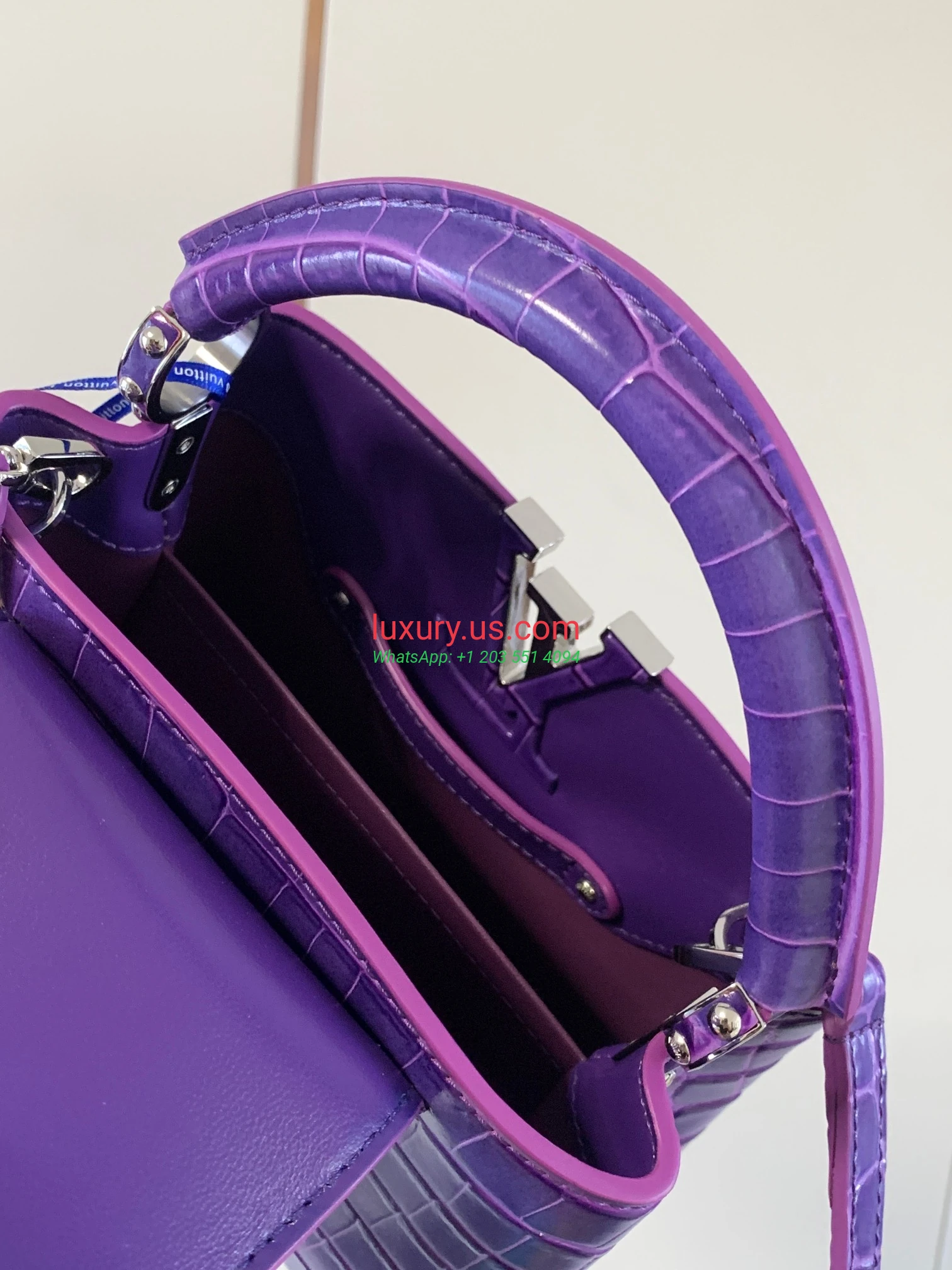 Louis Vuitton Capucines N93429 AmethystShiny 21x14x8 cm Amethyst - Replica Bag high-quality replicas, exquisite design, perfect details. Louis Vuitton Capucines N93429 AmethystShiny 21x14x8 cm Amethyst - Replica Bag high-quality replicas, exquisite design, perfect details.