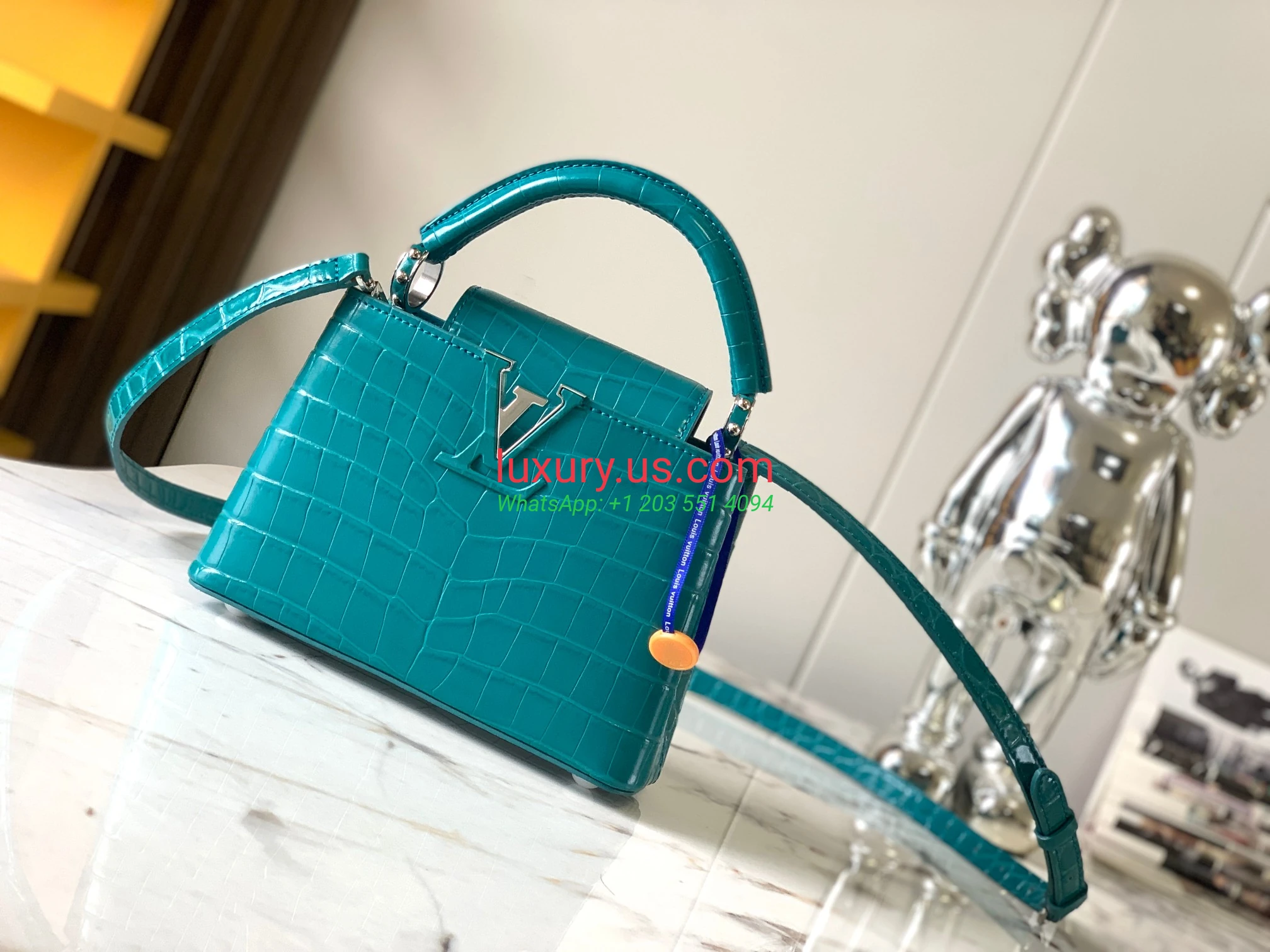 Louis Vuitton Capucines N93429 DarkGreen 21x14x8 cm Emerald Green - Replica Bag high-quality replicas, exquisite design, perfect details. Louis Vuitton Capucines N93429 DarkGreen 21x14x8 cm Emerald Green - Replica Bag high-quality replicas, exquisite design, perfect details.