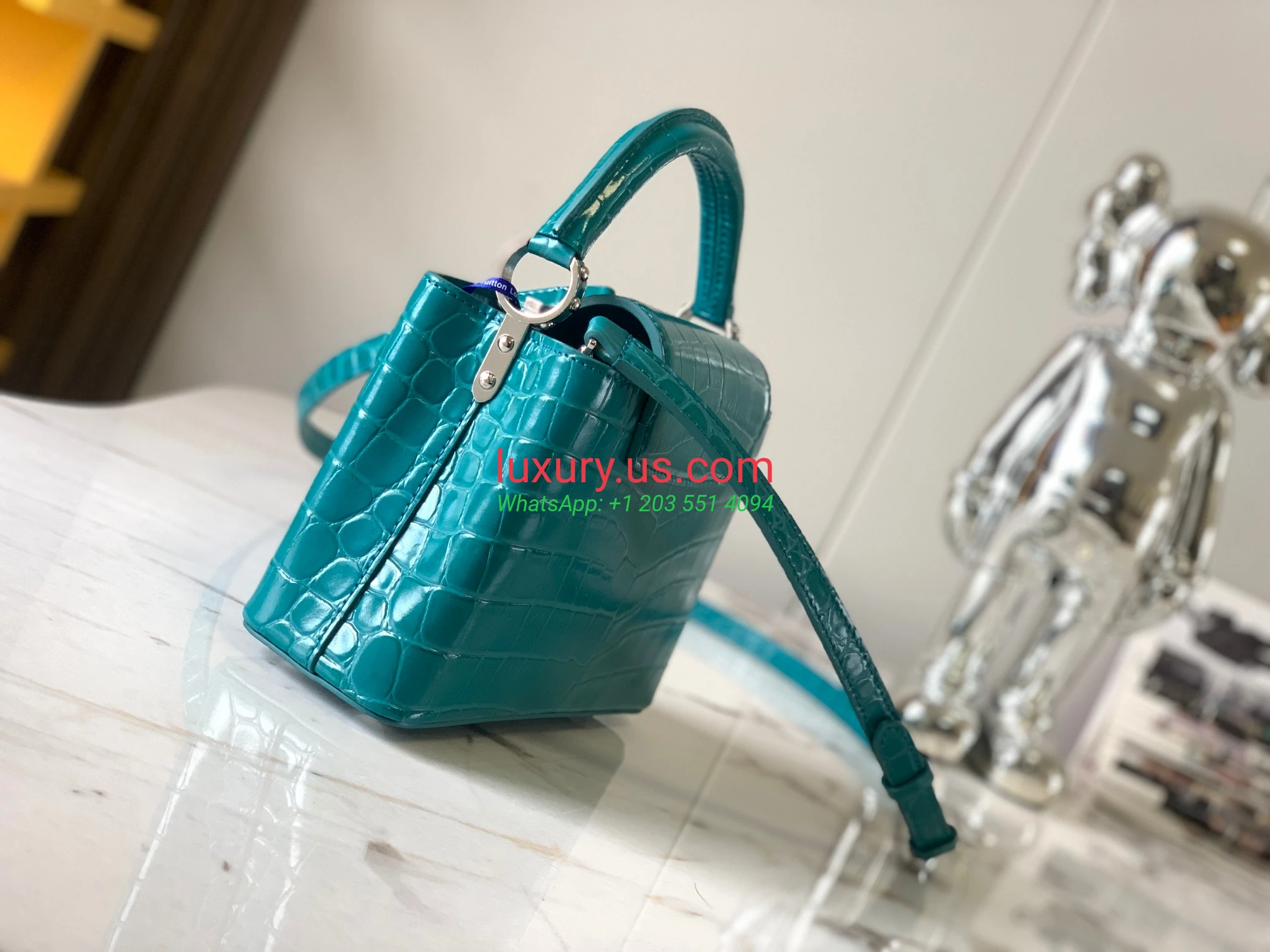 Louis Vuitton Capucines N93429 DarkGreen 21x14x8 cm Emerald Green - Replica Bag high-quality replicas, exquisite design, perfect details. Louis Vuitton Capucines N93429 DarkGreen 21x14x8 cm Emerald Green - Replica Bag high-quality replicas, exquisite design, perfect details.
