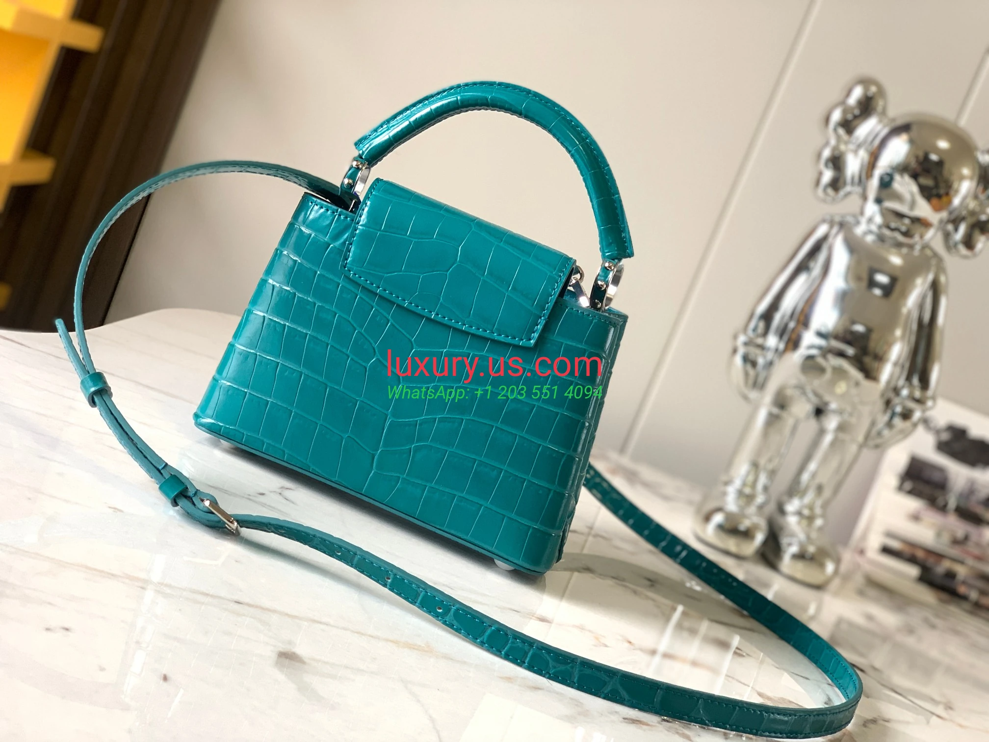 Louis Vuitton Capucines N93429 DarkGreen 21x14x8 cm Emerald Green - Replica Bag high-quality replicas, exquisite design, perfect details. Louis Vuitton Capucines N93429 DarkGreen 21x14x8 cm Emerald Green - Replica Bag high-quality replicas, exquisite design, perfect details.
