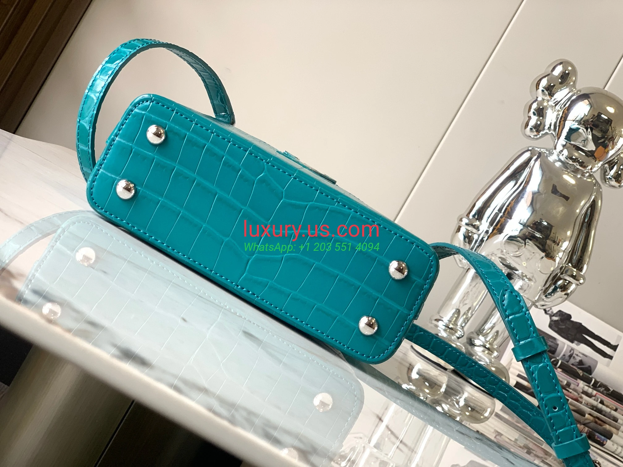 Louis Vuitton Capucines N93429 DarkGreen 21x14x8 cm Emerald Green - Replica Bag high-quality replicas, exquisite design, perfect details. Louis Vuitton Capucines N93429 DarkGreen 21x14x8 cm Emerald Green - Replica Bag high-quality replicas, exquisite design, perfect details.