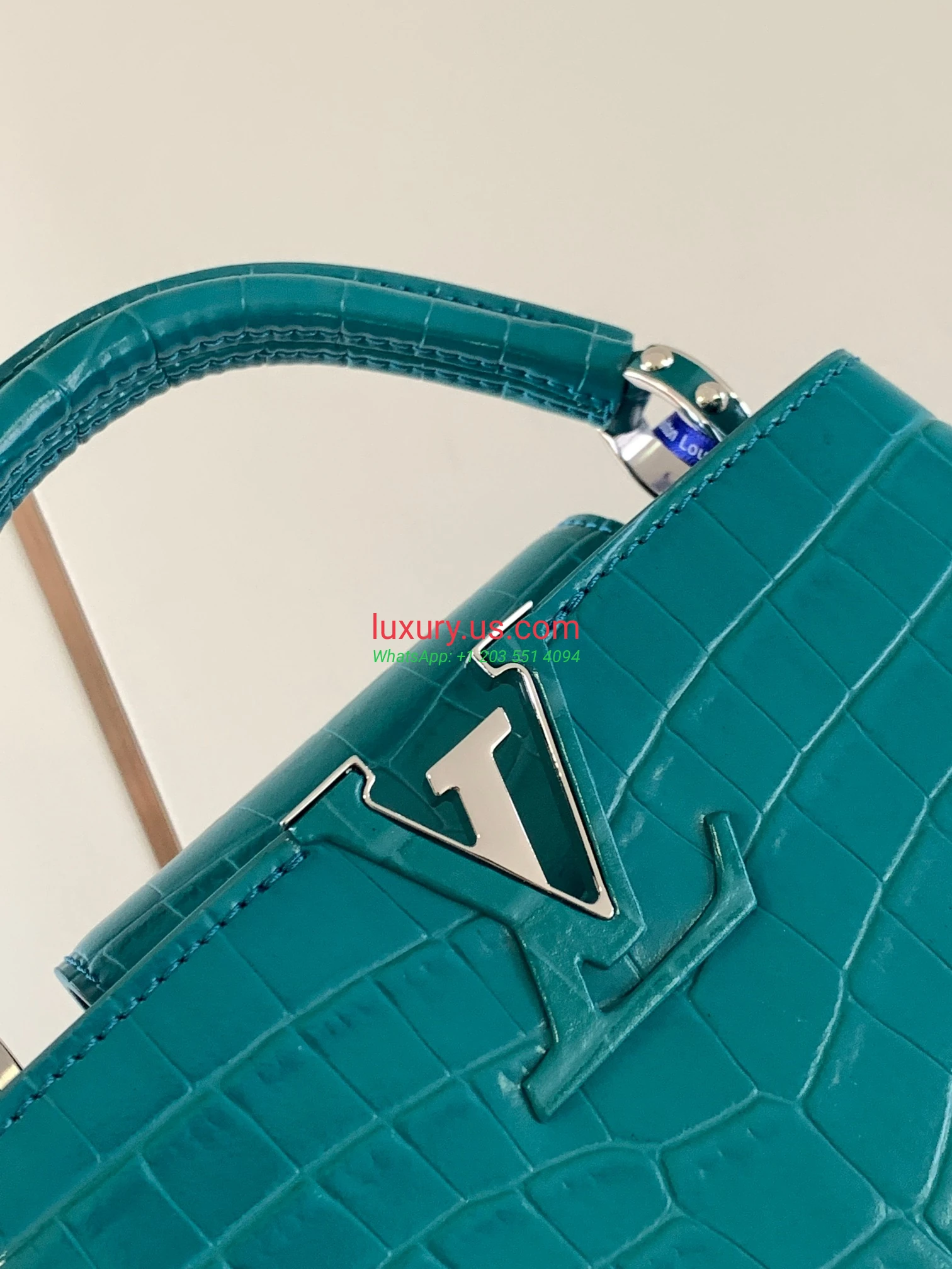 Louis Vuitton Capucines N93429 DarkGreen 21x14x8 cm Emerald Green - Replica Bag high-quality replicas, exquisite design, perfect details. Louis Vuitton Capucines N93429 DarkGreen 21x14x8 cm Emerald Green - Replica Bag high-quality replicas, exquisite design, perfect details.