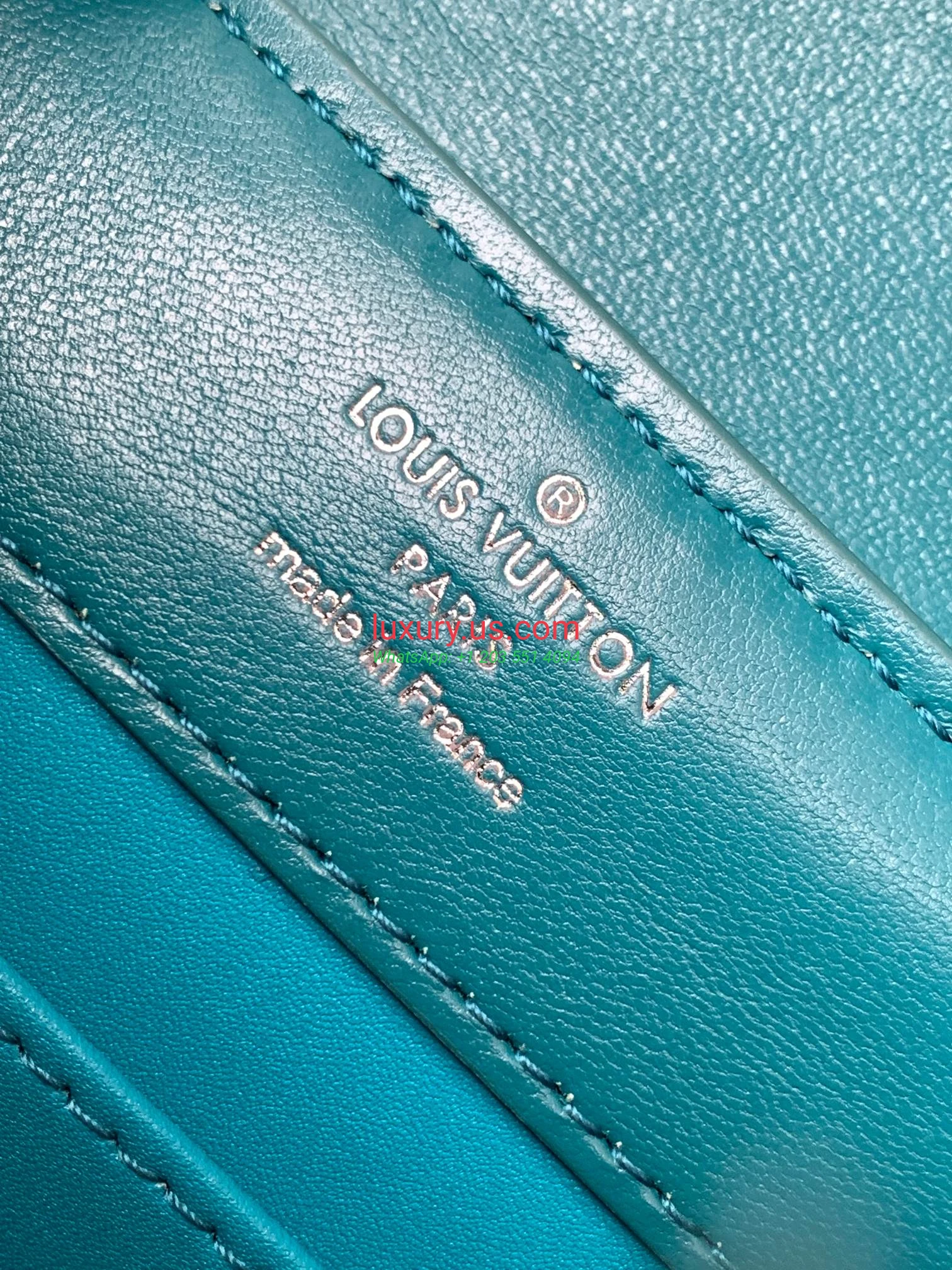 Louis Vuitton Capucines N93429 DarkGreen 21x14x8 cm Emerald Green - Replica Bag high-quality replicas, exquisite design, perfect details. Louis Vuitton Capucines N93429 DarkGreen 21x14x8 cm Emerald Green - Replica Bag high-quality replicas, exquisite design, perfect details.